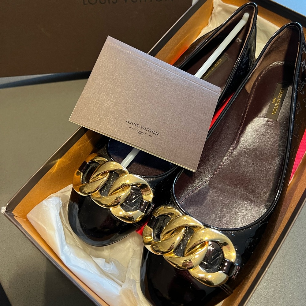 Louis Vuitton Claudia Flat Ballerina in a size 39 - worn only once.